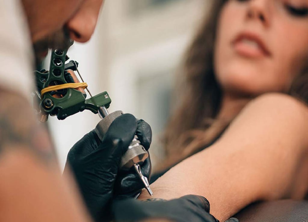 ¿Cuál es el mejor método para borrar un tatuaje?