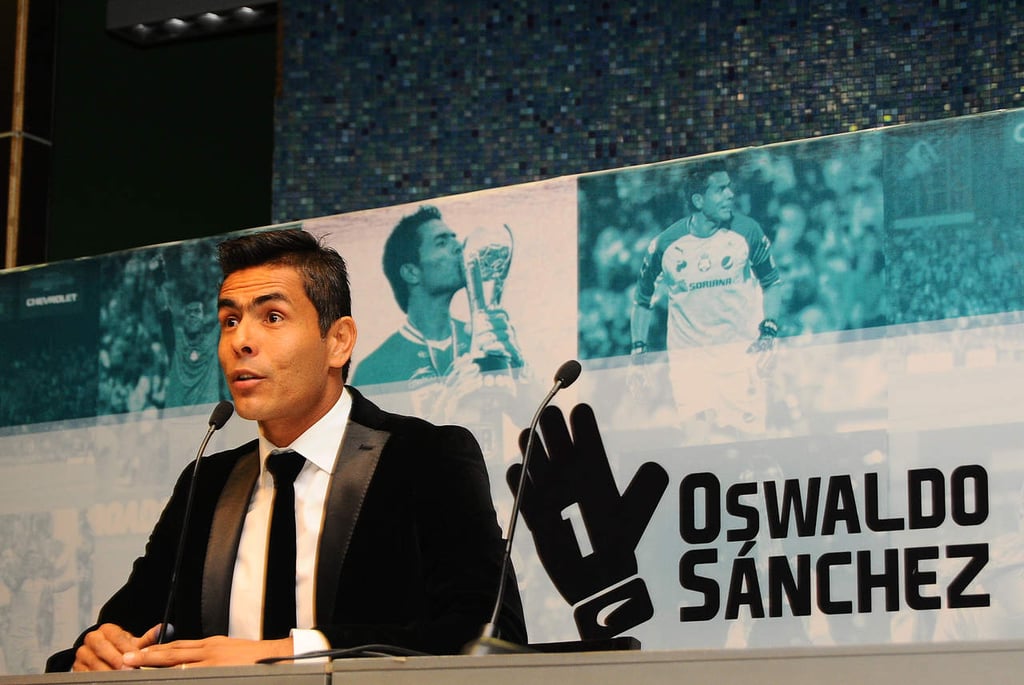 Oswaldo Sánchez desmiente rumores sobre llegada a Chivas