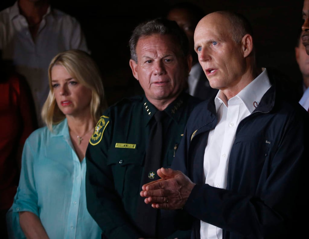Urge gobernador de Florida a una 'verdadera conversación' sobre armas