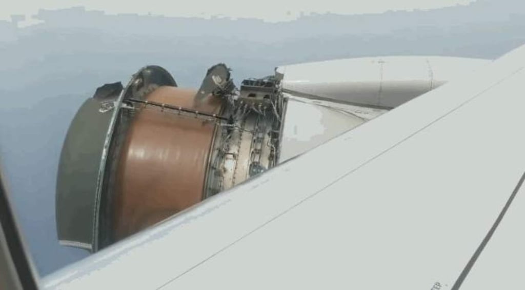 Motor de avión se desintegra en pleno vuelo