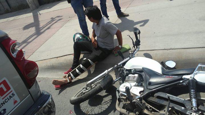 Herido tras ser impactado en su motocicleta