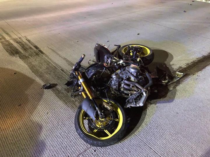 Motociclista derrapa en bulevar y muere  al instante