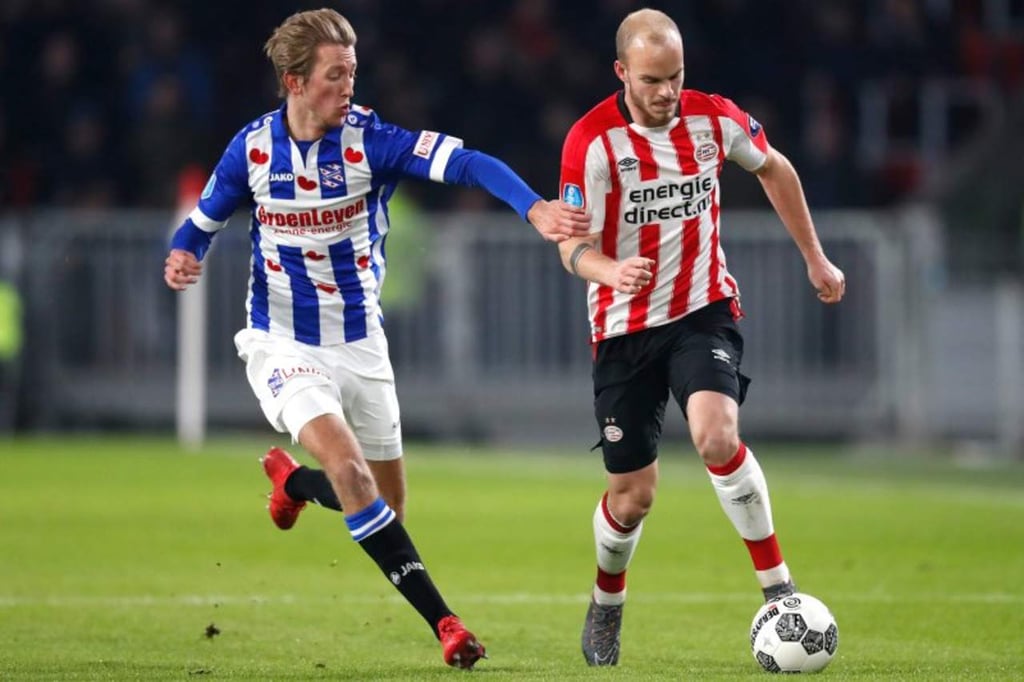 PSV deja escapar la victoria; Lozano fue expulsado