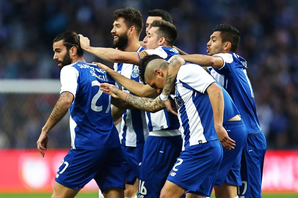 Porto golea con Herrera y 'Tecatito' de titulares
