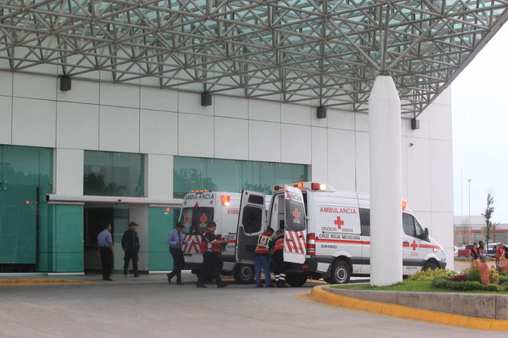 Zacatecano hospitalizado en Durango tras volcadura