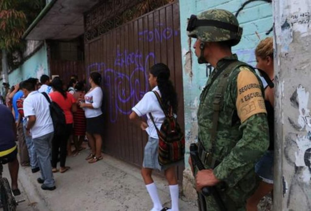 Vigilan 221 militares escuelas en Acapulco