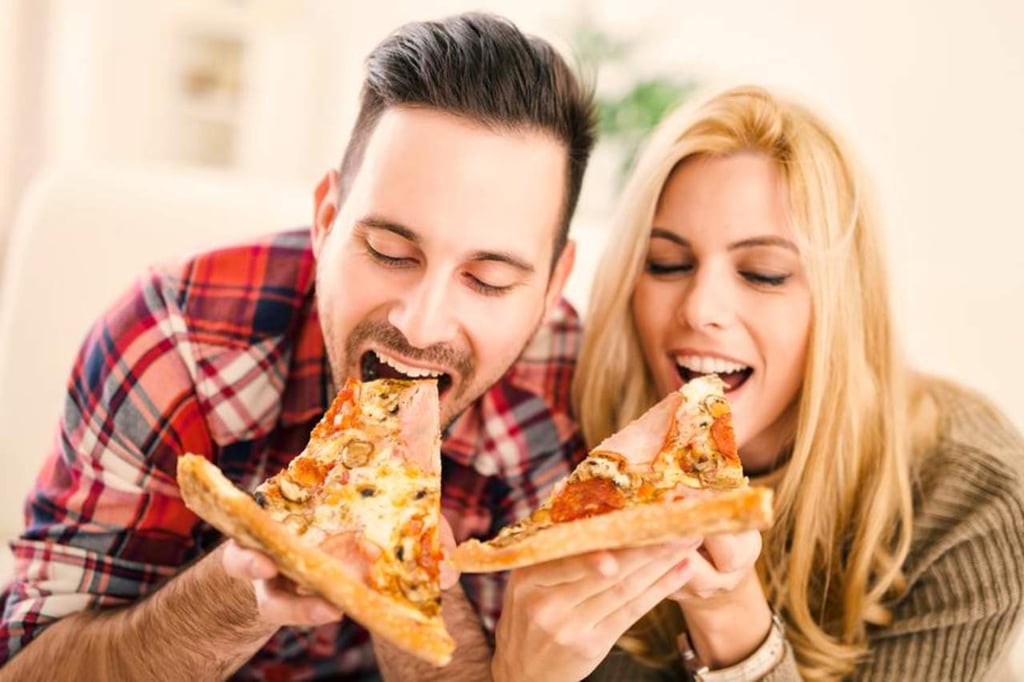 Las mujeres con novios 'feos' comen más comida chatarra