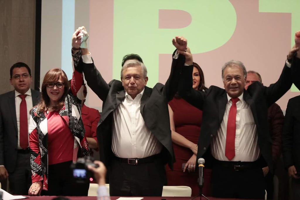 Elige PES a López Obrador como candidato presidencial