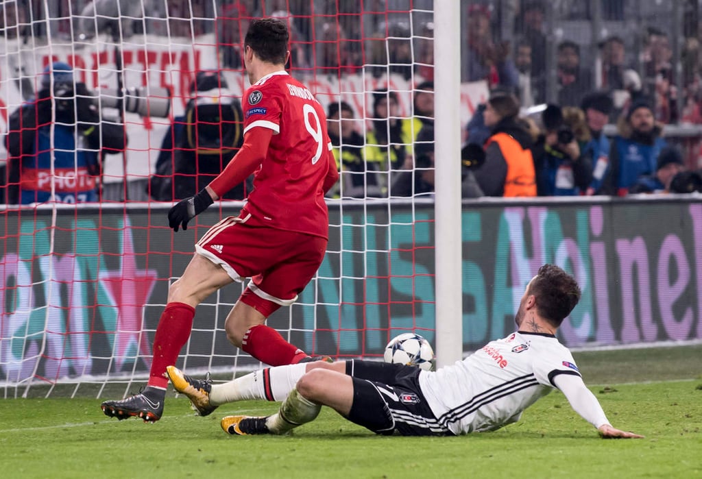 Bayern aplasta al Besiktas y acaricia los cuartos de final