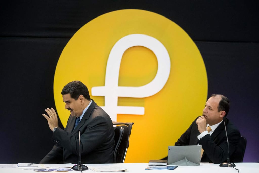 Maduro ordena a petrolera hacer sus compraventas con criptomonedas