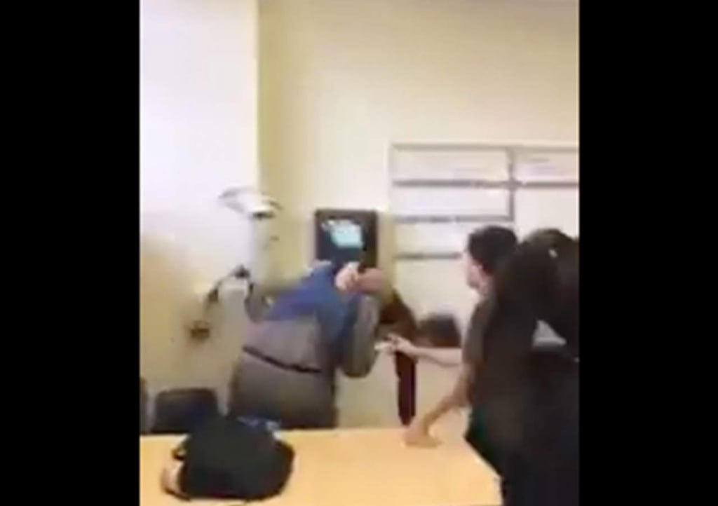 Captan a profesor golpeando a alumno de 12 años