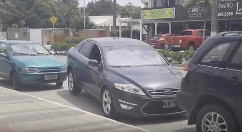 Se viraliza video de auto que 'levita'