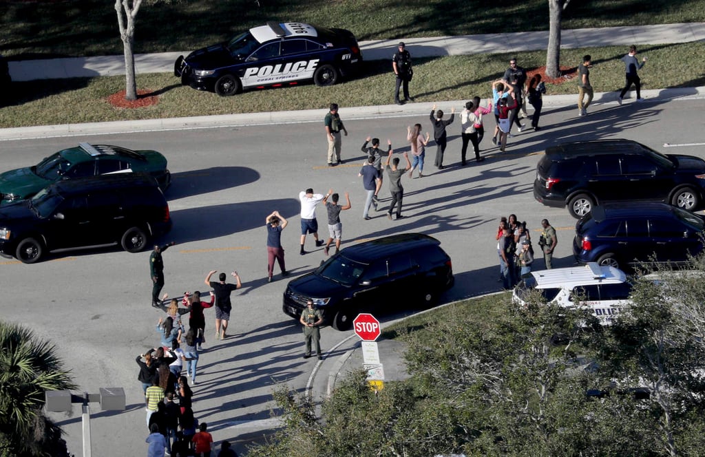 Condado de Florida donde fue el tiroteo tendrá agentes con rifle en escuelas