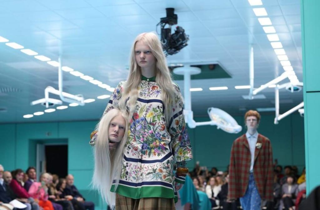 Modelos 'decapitadas' desfilan en pasarela de Gucci
