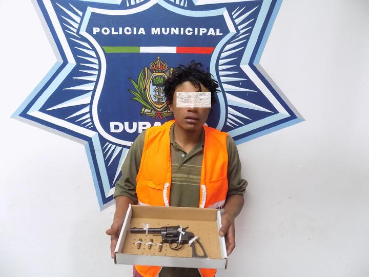 Arrestan a hondureño por amenazar con pistola