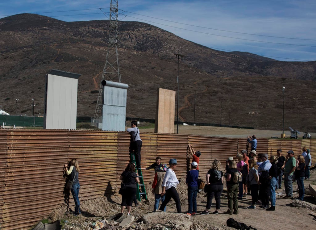 Visitará Trump en marzo prototipos de muro con México: TWP