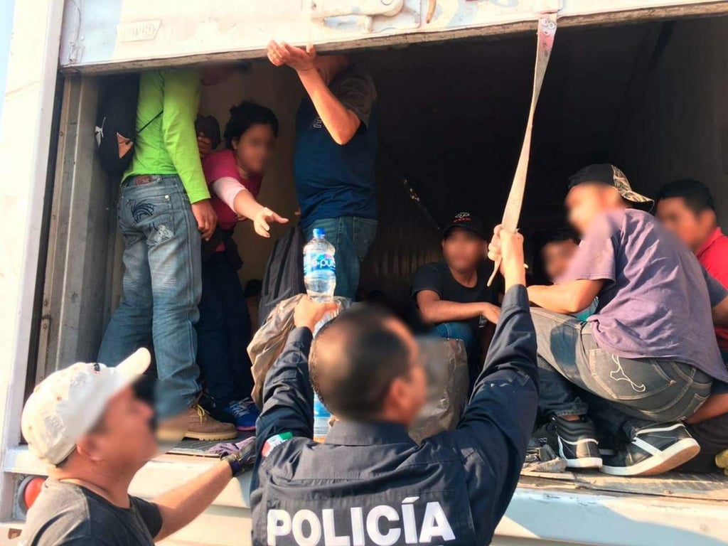 Rescatan a 137 migrantes en un tráiler en Tamaulipas
