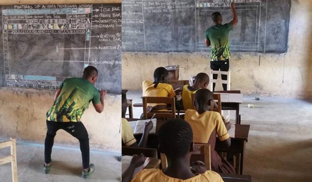 Profesor enseña funciones de Word en una pizarra