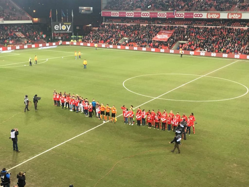 Ochoa y Standard de Lieja vencen al Mechelen