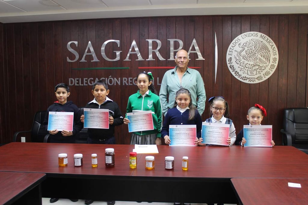 Premia Sagarpa a niños por concurso de dibujo
