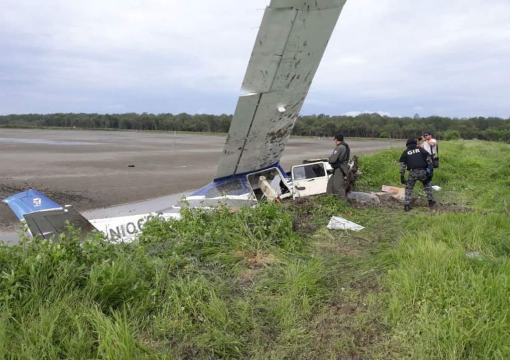 Rescatan a mexicanos de avioneta accidentada en Ecuador; están bajo custodia