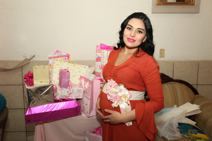 Perla celebra baby shower