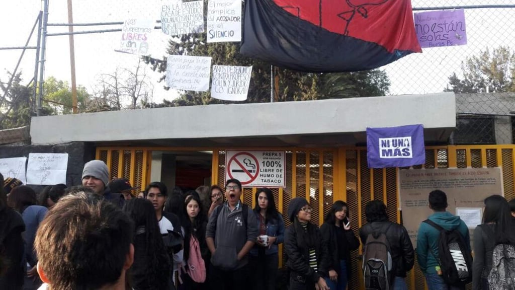 Cesan a profesor de preparatoria de la UNAM acusado de acoso