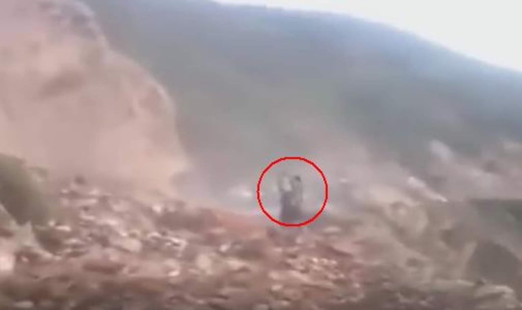 VIDEO: Mujer muere aplastada por avalancha de tierra