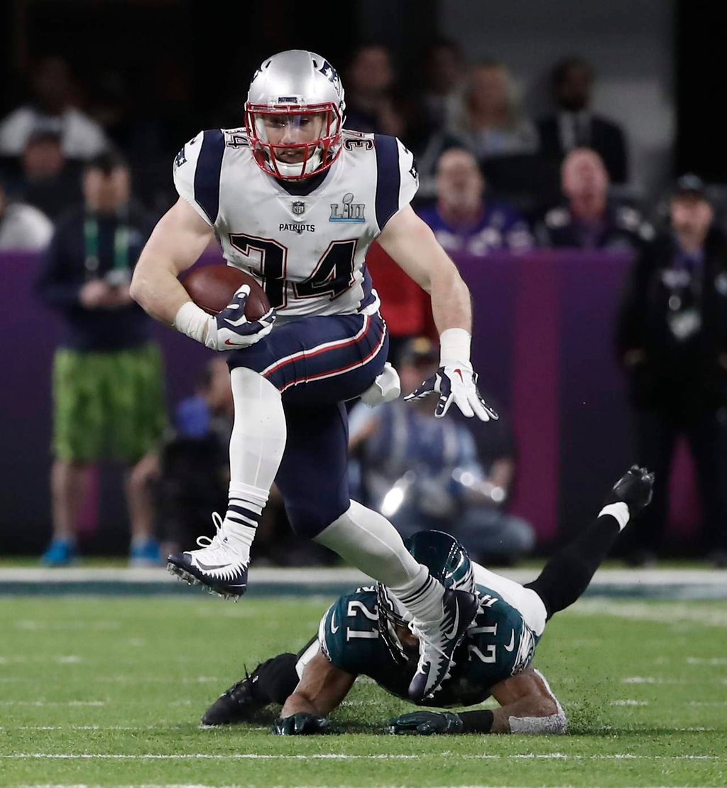 Patriotas firma por tres años al corredor Rex Burkhead