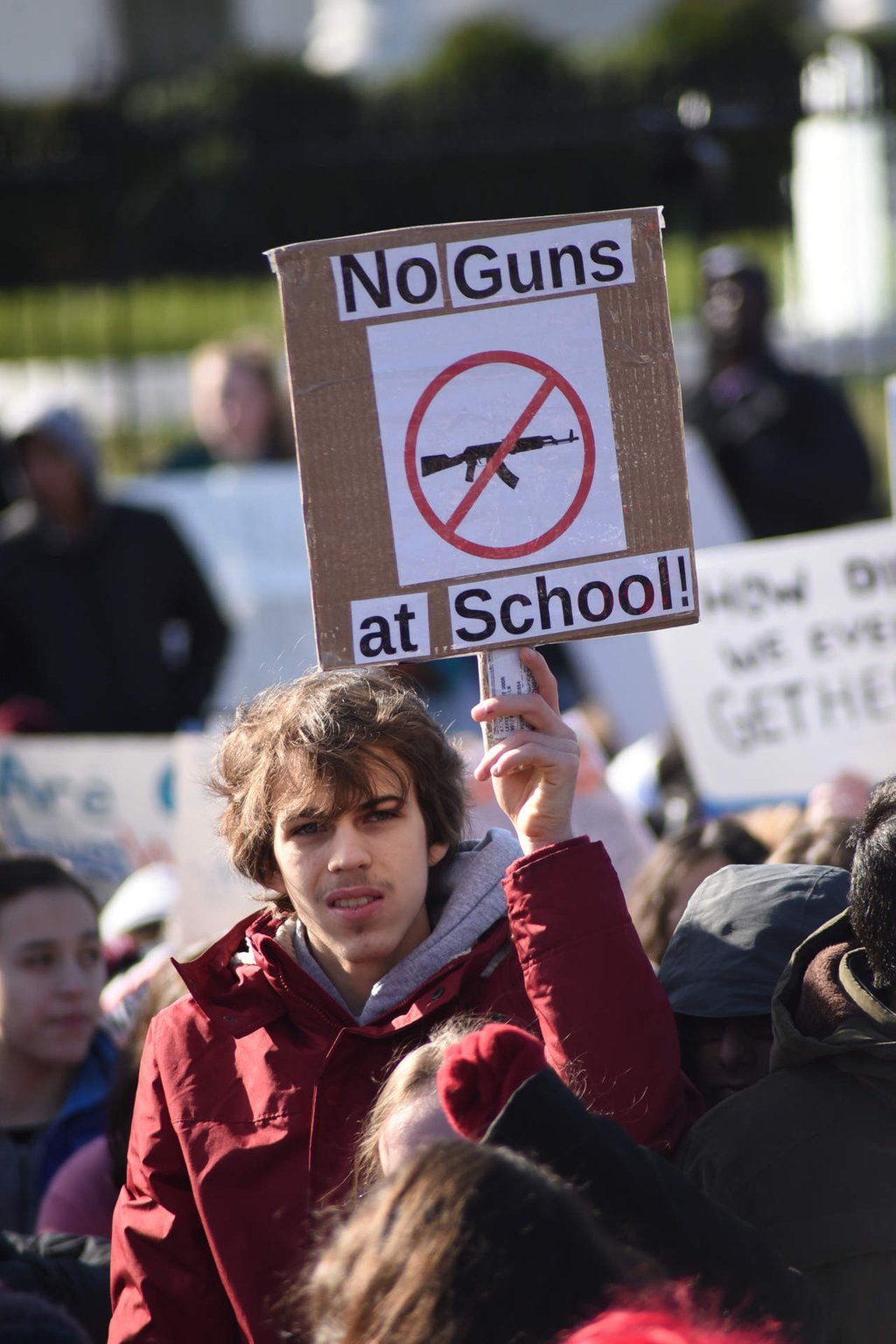 Aprueban ley en EU para proteger escuelas sin aumentar control armas