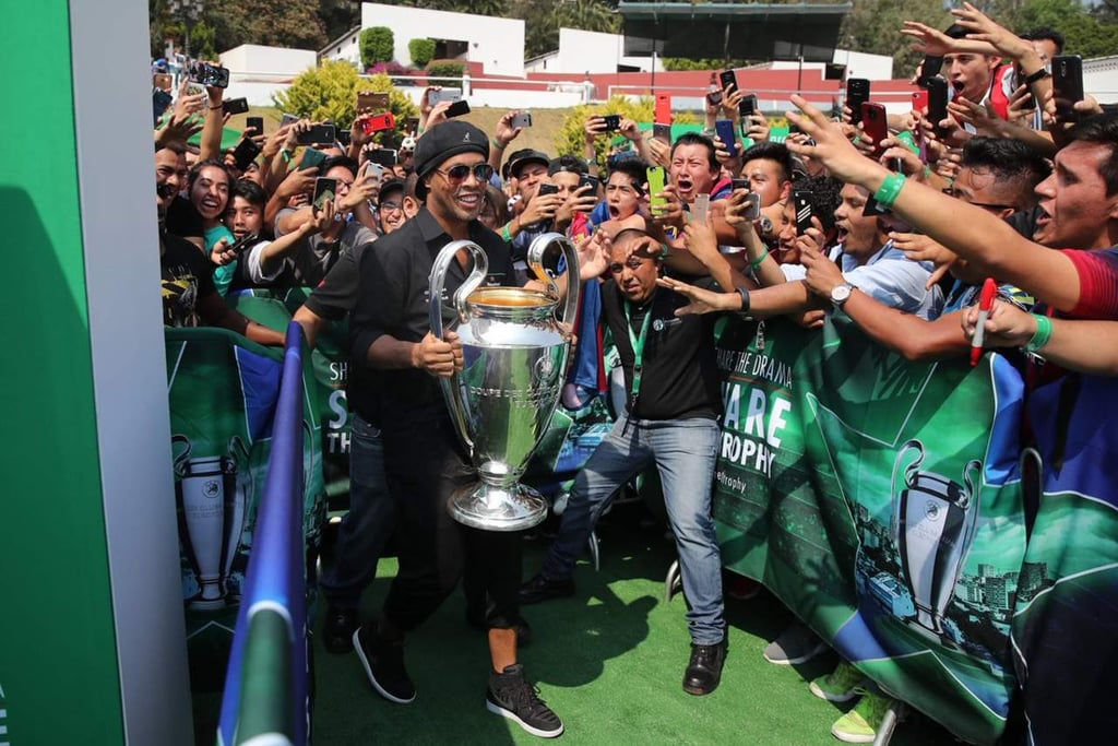 Ronaldinho ‘descuenta’ a Martinoli en partido de exhibición