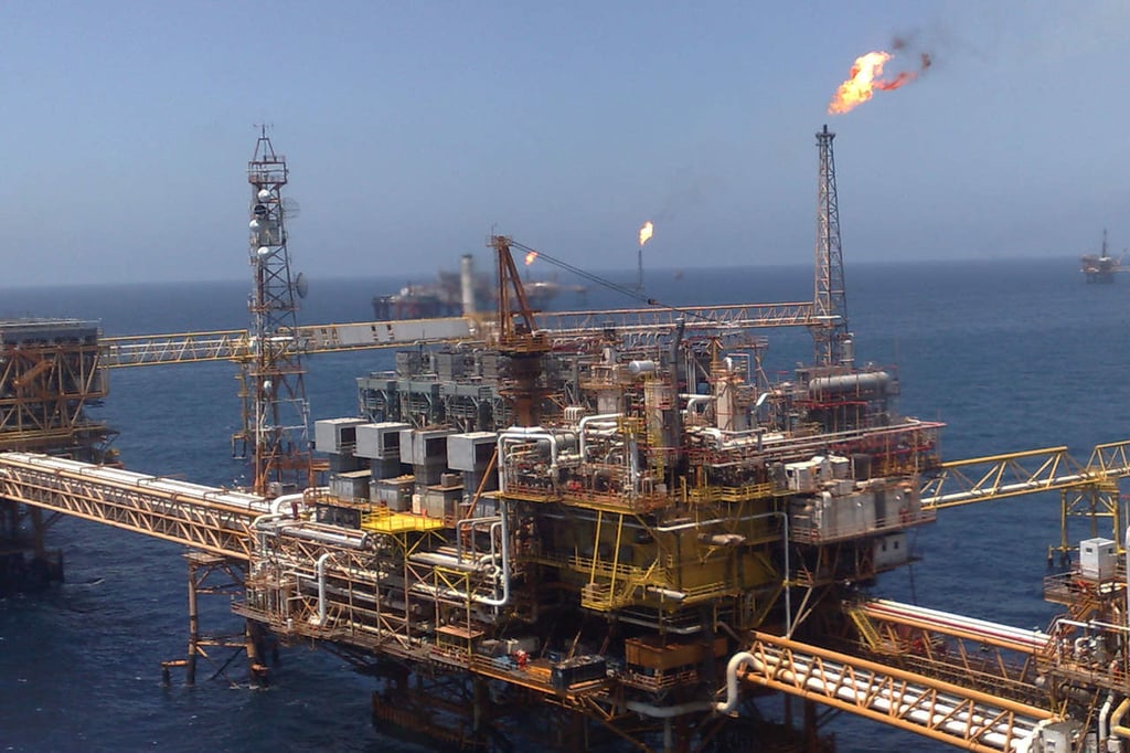 1938: Se decreta en México la nacionalización de la explotación petrolera