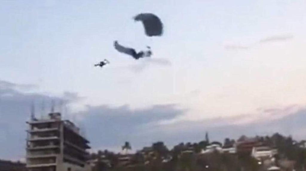 VIDEO: Mujer pierde la vida al lanzarse en paracaídas