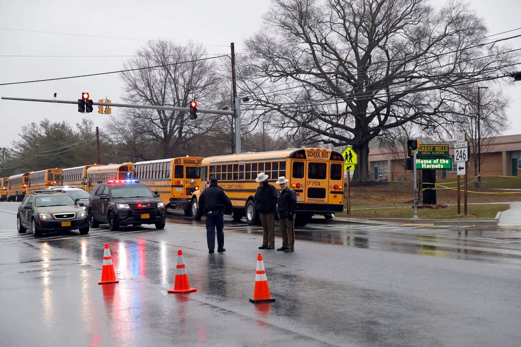 Muere autor de tiroteo en escuela de Maryland; hay dos heridos