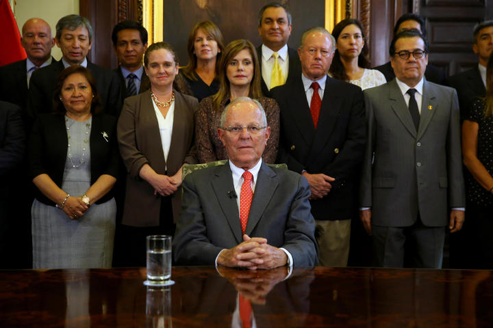 Odebrecht 'derriba' a presidente de Perú