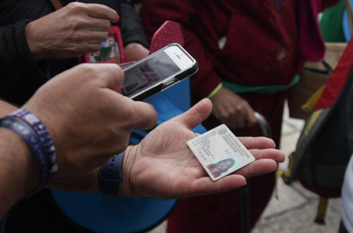 Ve INE 'mercado negro' de firmas