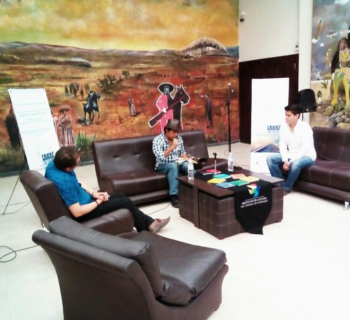 El poeta Hubert Matiúwàa llega a Durango