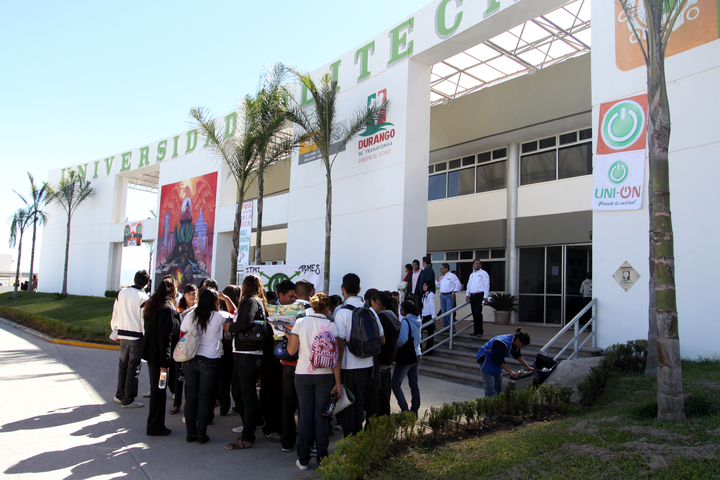 Al IMSS, docentes sin prestaciones