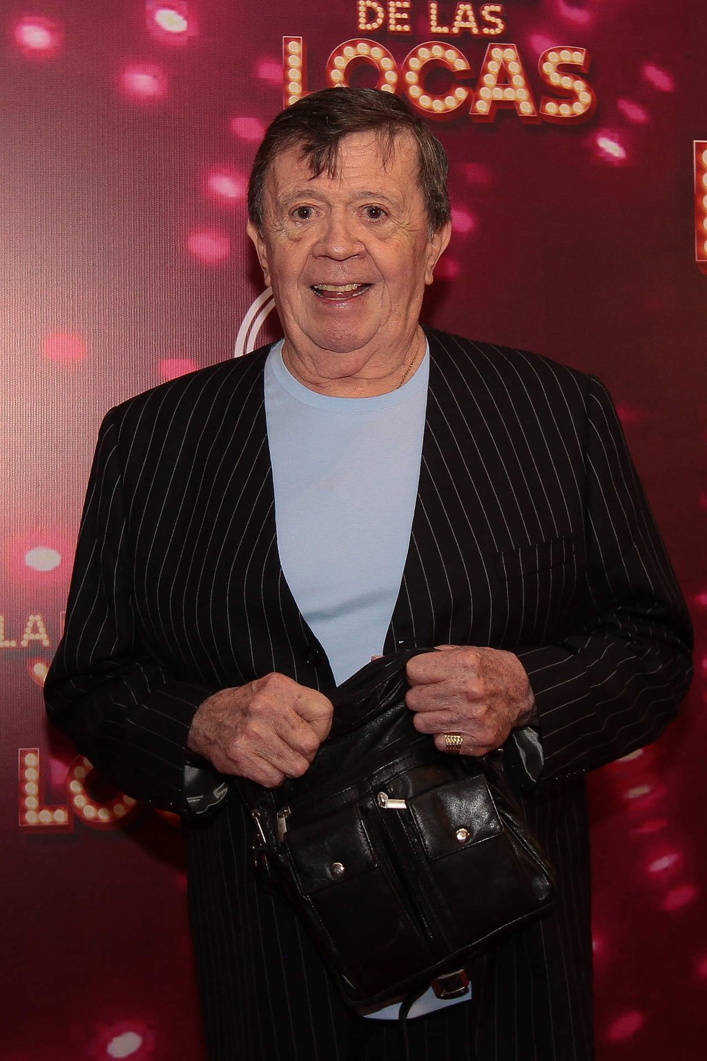 Aseguran que 'Chabelo' se encuentra delicado de salud