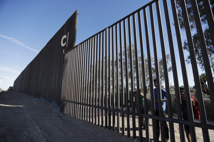 Trump presume ‘avances’ del muro en la frontera