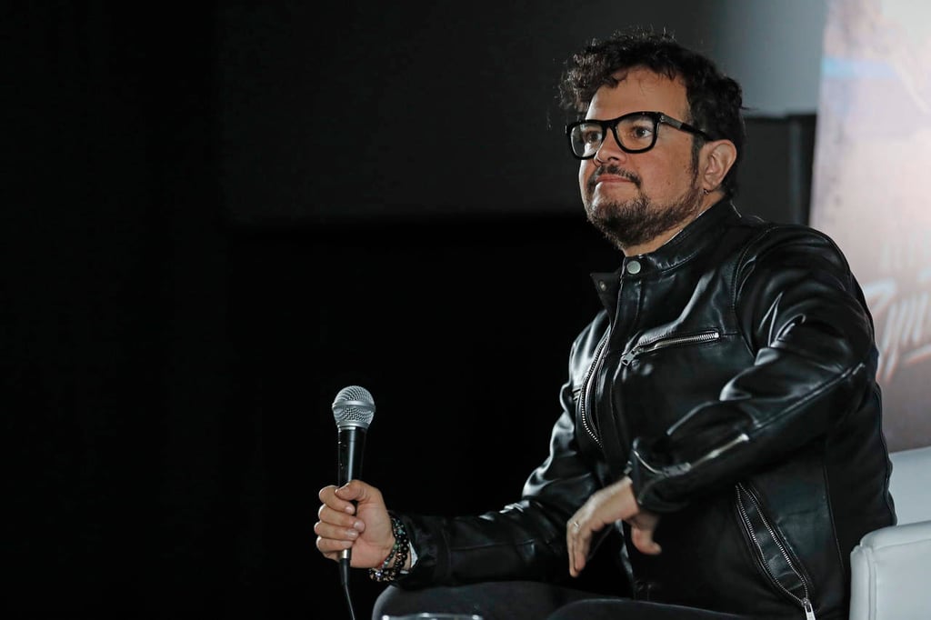 Calladito me veo más bonito: Syntek