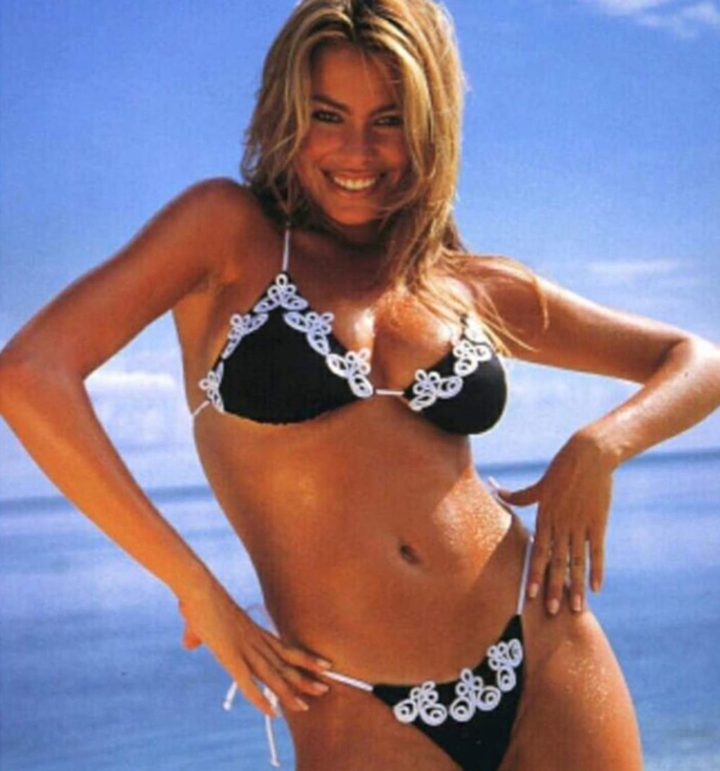 Sofía Vergara recuerda los 90 con antigua foto en bikini