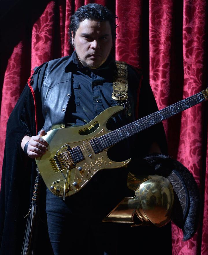 Mañana inicia clínica de guitarra con Julio Revueltas