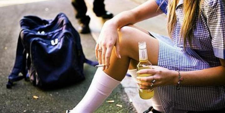 Sigue creciendo consumo de alcohol en mujeres