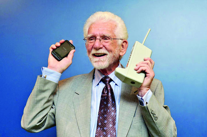 Cumple 45 años llamada por celular