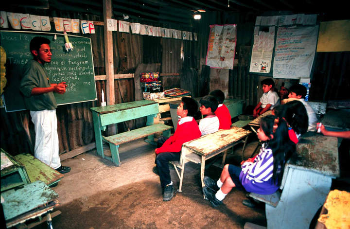 Estudiantes pobres aprenden menos que los ricos, dice INEE