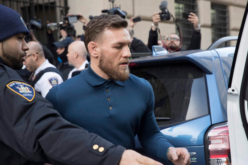 McGregor queda en libertad con cargos tras pagar fianza