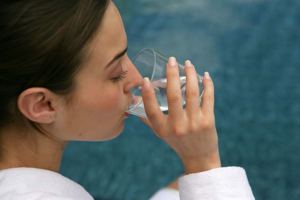 Importante tomar agua natural para proteger al riñón