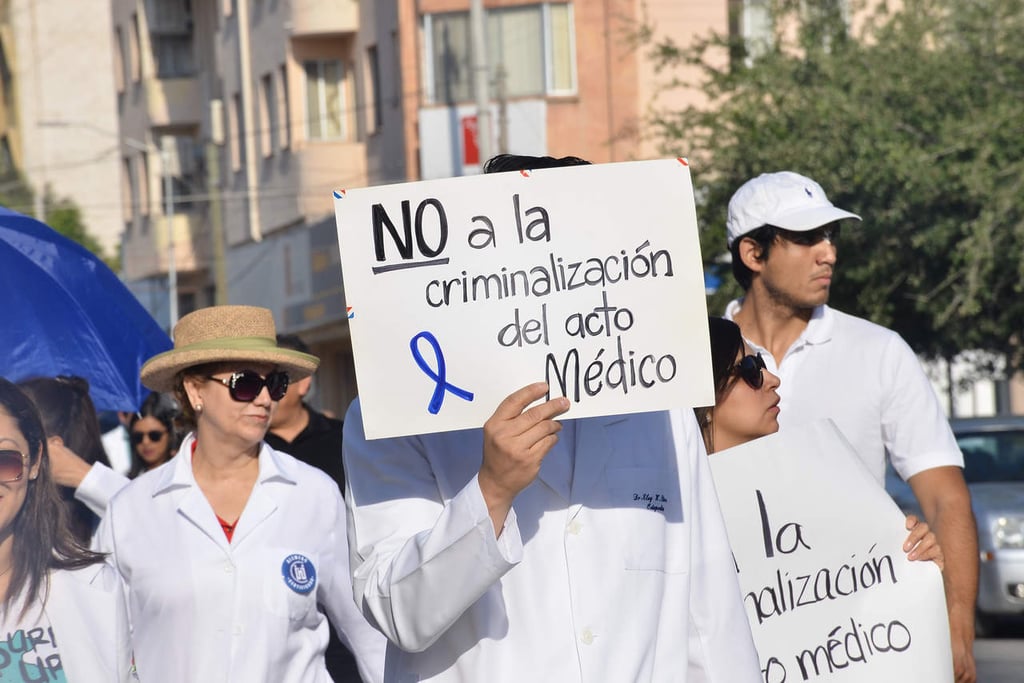 Médicos ante la criminalización de la profesión