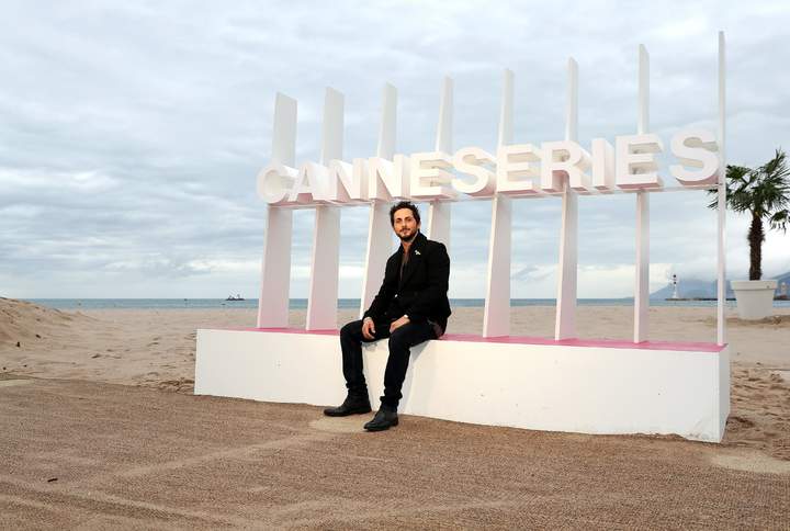 'When Heroes Fly' triunfa en Canneseries
